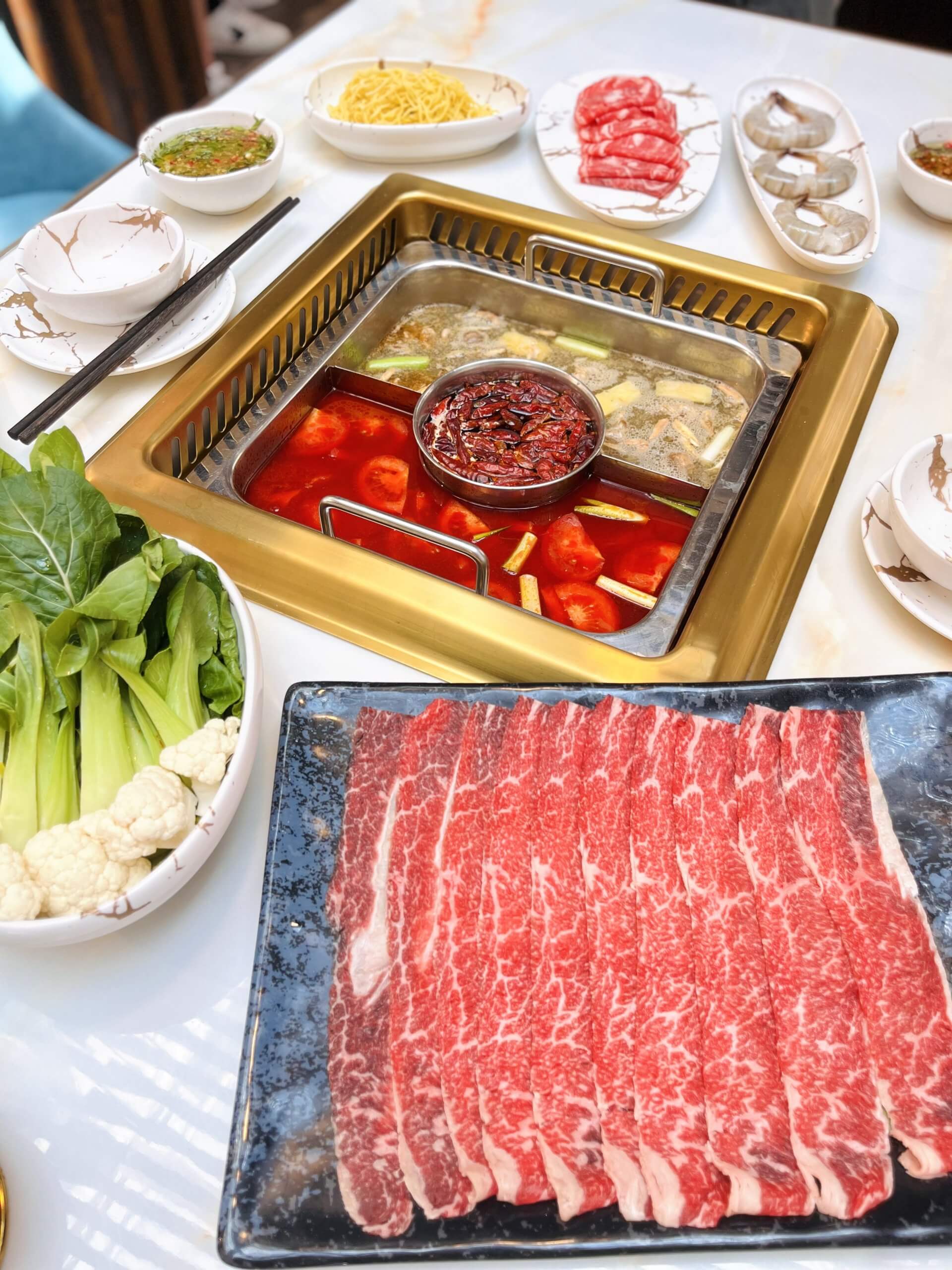 Deluxe Hot Pot Set by HOT AND HOT